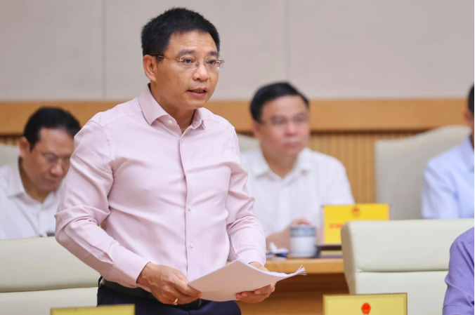 Bộ trưởng Tài chính Nguyễn Văn Thắng báo cáo tình hình kinh tế xã hội tháng 7 và 7 tháng qua (Ảnh: Đoàn Bắc).