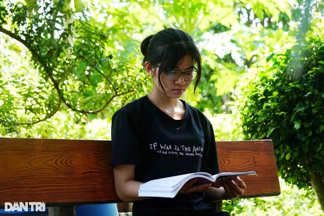 Vượt qua nghịch cảnh, Thùy Linh luôn cố gắng học tập thật tốt (Ảnh: Thanh Tùng).