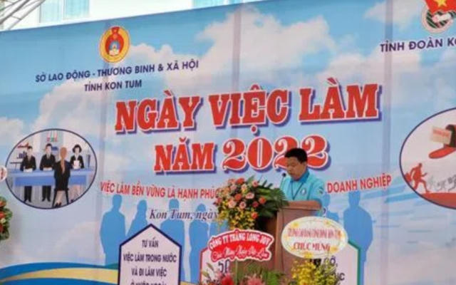 Kon Tum: Hàng trăm lao động muốn tìm việc tham gia