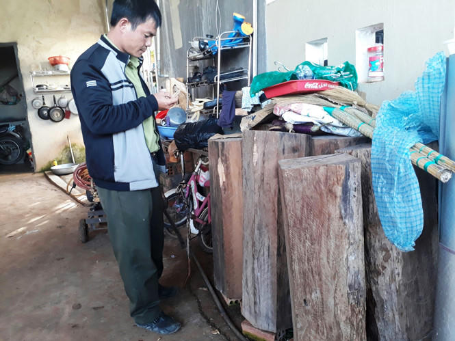 Số gỗ quý tại nhà ông Nguyễn Văn Nhẫn.