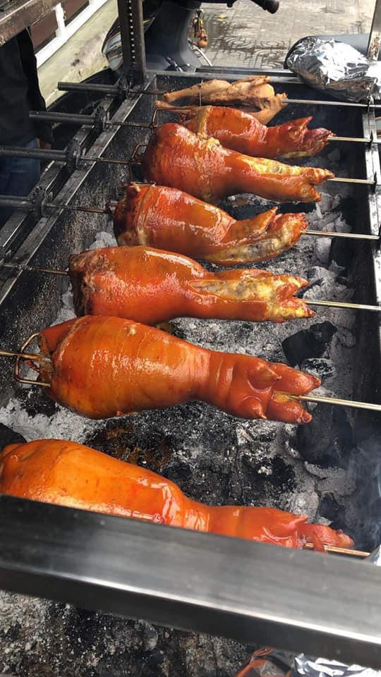 'Giật mình' móng giò rút xương giá siêu rẻ - ảnh 1