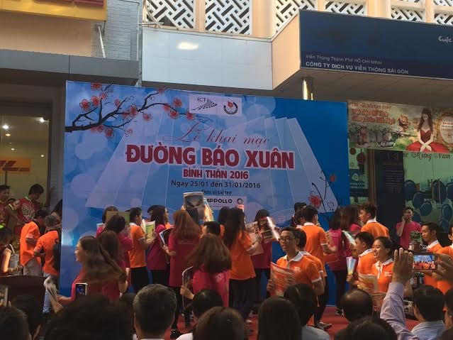Người dân và du khách được tự do tham quan, đọc sách báo miễn phí.