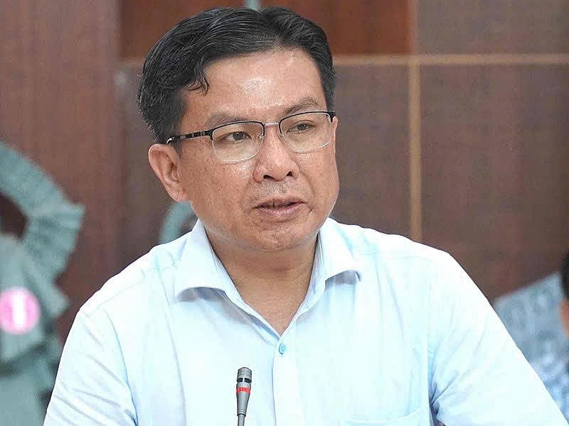 Ông Lê Văn Tiếp (47 tuổi; Chủ tịch UBND huyện Long Thành).