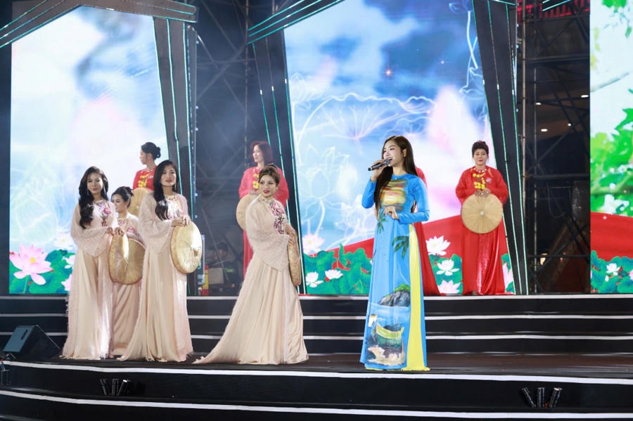 Mỹ nhân 9x trong BST trang phục của NTK Miss Thủy
