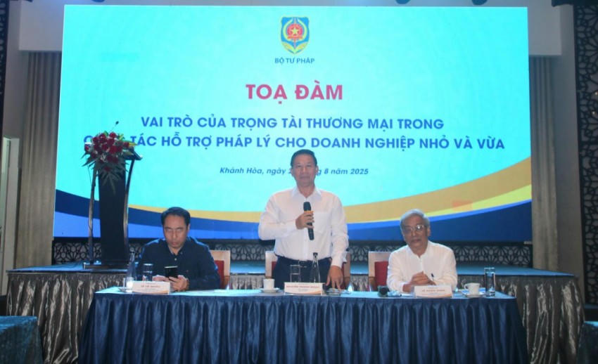 Thứ trưởng Bộ Tư pháp Nguyễn Thanh Ngọc phát biểu tại toạ đàm.
