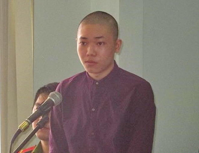 Bị cáo Lê Ngọc Huy tại phiên tòa. ( Ảnh: Báo CAND).