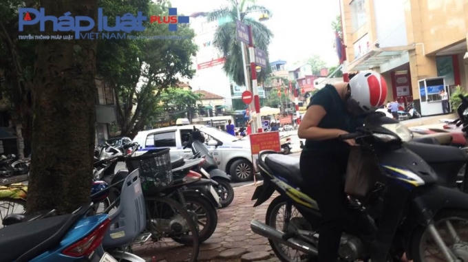 Phường Lê Đại Hành: Vỉa hè bị xâm lấn khiến bộ mặt Thủ đô nhếch nhác