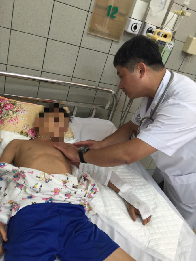 Do đ&ecirc;́n vi&ecirc;̣n mu&ocirc;̣n n&ecirc;n vi&ecirc;̣c đi&ecirc;̀u trị cho bé v&acirc;̃n còn là v&acirc;́n đ&ecirc;̀ nan giải. Ảnh: BVCC