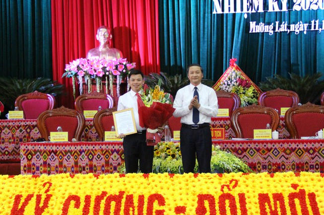 C Bi thu Muong lat