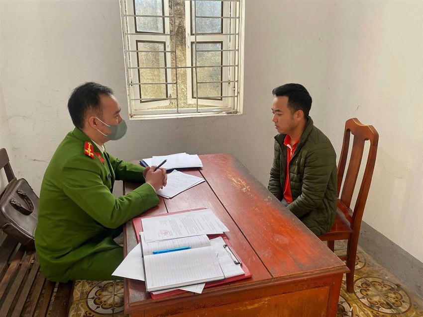 Đối tượng Ngô A Giống tại Cơ quan Cảnh sát điều tra. Ảnh: Công an tỉnh Cao Bằng.