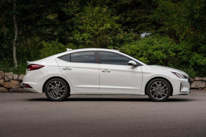 Elantra 2019 không có nhiều thay đổi về kích thước