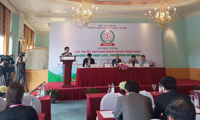 Ông Đặng Ngọc Luyến, Phó Tổng Biên tập thường trực Báo PLVN; Phó Trưởng ban Tổ chức giới thiệu mục đích, ý nghĩa Cuộc thi.