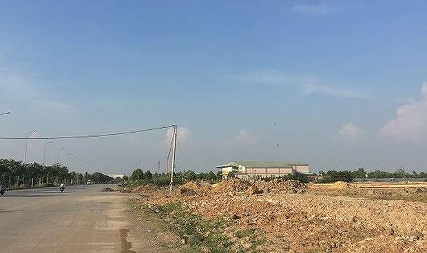 Làng xóm khi xưa nay điêu tàn, “thành phố trong mơ” vẫn chỉ là những bãi đất nhấp nhô san lấp.