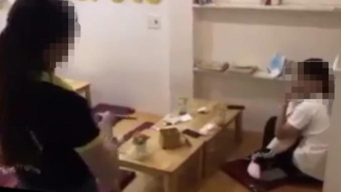 Clip Tocotoco ghi cảnh cặp đôi "mây mưa" gây bão mạng.