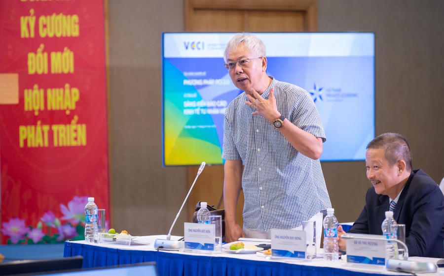 Chuyên gia kinh tế, TS. Nguyễn Đức Kiên – Nguyên Tổ trưởng Tổ tư vấn kinh tế của Thủ tướng Chính phủ chia sẻ ý kiến tại tọa đàm và lễ công bố sáng kiến.
