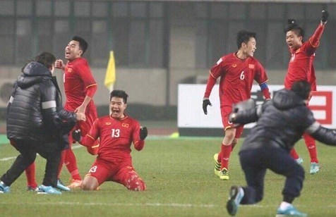 Đức Chinh (số 13) ăn mừng bàn thắng nâng tỷ số lên 3-2 trước U23 Iraq ở tứ kết. Ảnh: facebook nhân vật