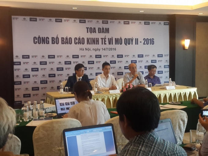 Các chuyên gia nhận định, năm 2016 không thể đạt mục tiêu tăng trưởng 6,7%.