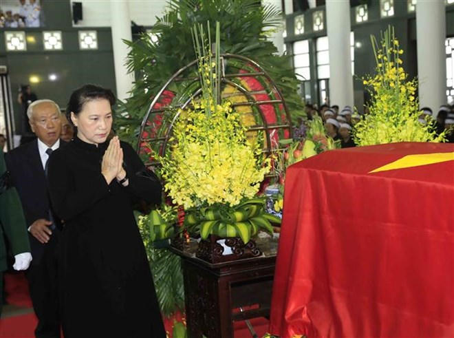 Đồng chí Nguyễn Thị Kim Ngân, Ủy viên Bộ Chính trị, Chủ tịch Quốc hội dẫn đầu Đoàn Quốc hội nước Cộng hòa XHCN Việt Nam viếng Chủ tịch nước Trần Đại Quang. Ảnh: Nhan Sáng - TTXVN