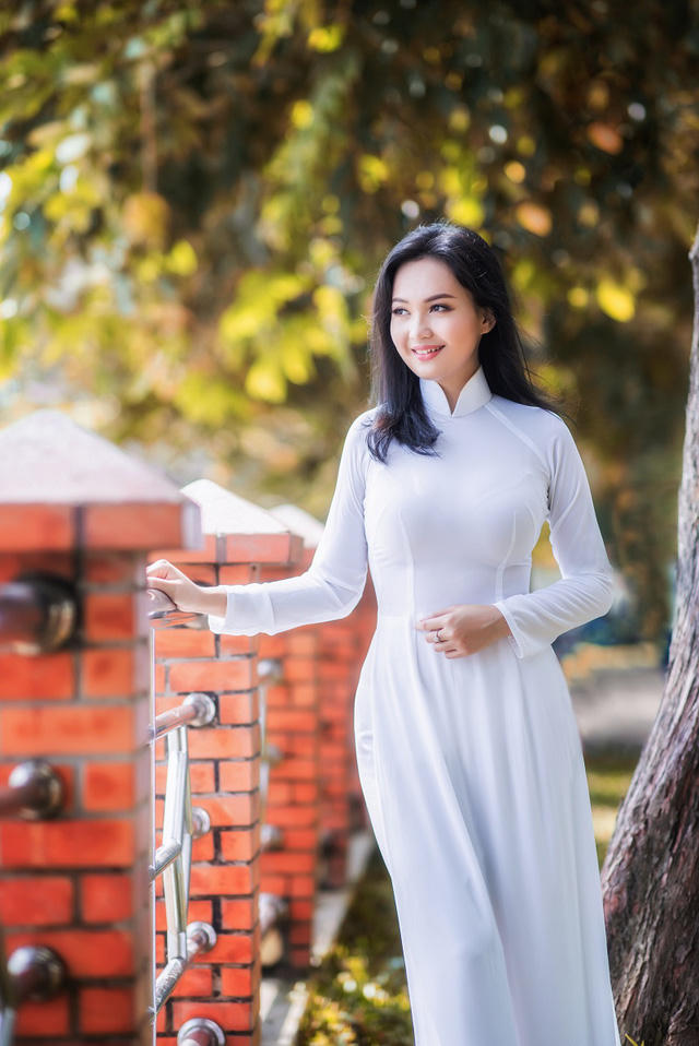 “Bộ ảnh thổ dân là một sự cố nên mình chụp bộ ảnh áo dài này để mọi người hiểu rõ hơn về con người mình”, 9x nói.