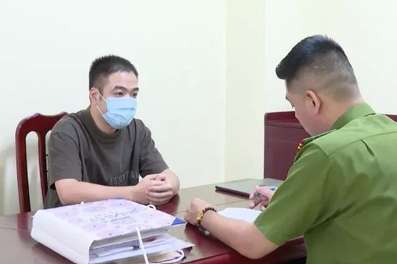 Bị can Phan Thành Công tại cơ quan công an.