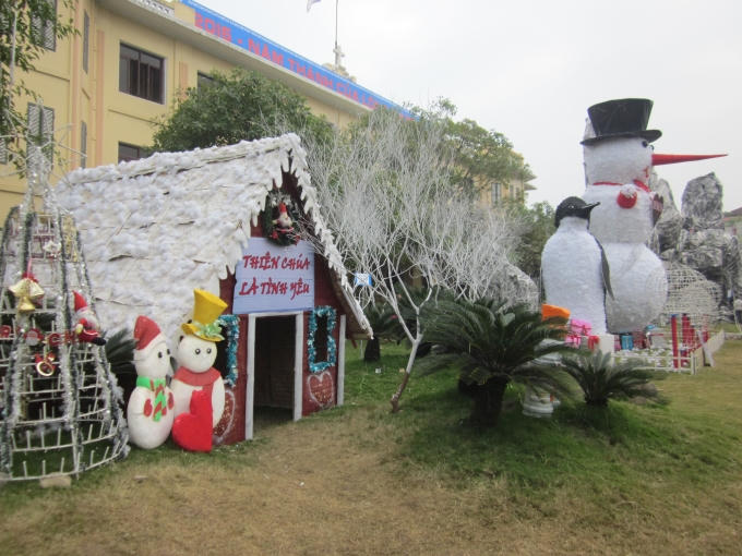 Một góc ở Tòa Giáo xứ Thanh Hóa chuẩn bị cho Noel