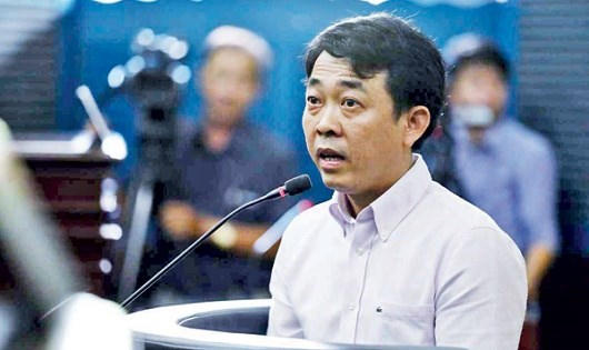 Nguyễn Minh Hùng, nguyên Tổng giám đốc Công ty CP VN Pharma trước vành móng ngựa.