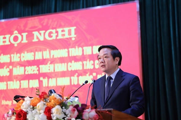 Chủ tịch UBND tỉnh Hưng Yên, ông Phạm Quang Ngọc phát biểu tại hội nghị.