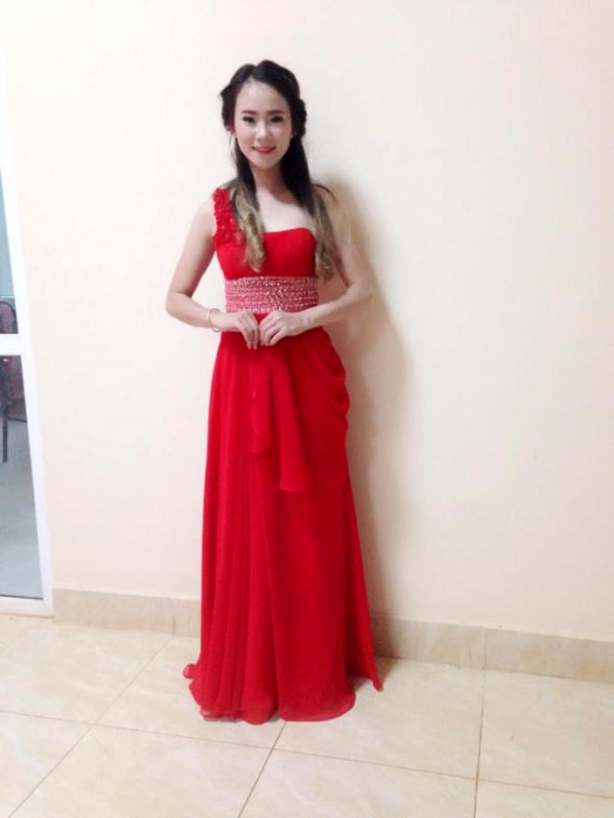 Kim Anh, cao: 1m64, số đo 3 vòng: 85-60-92