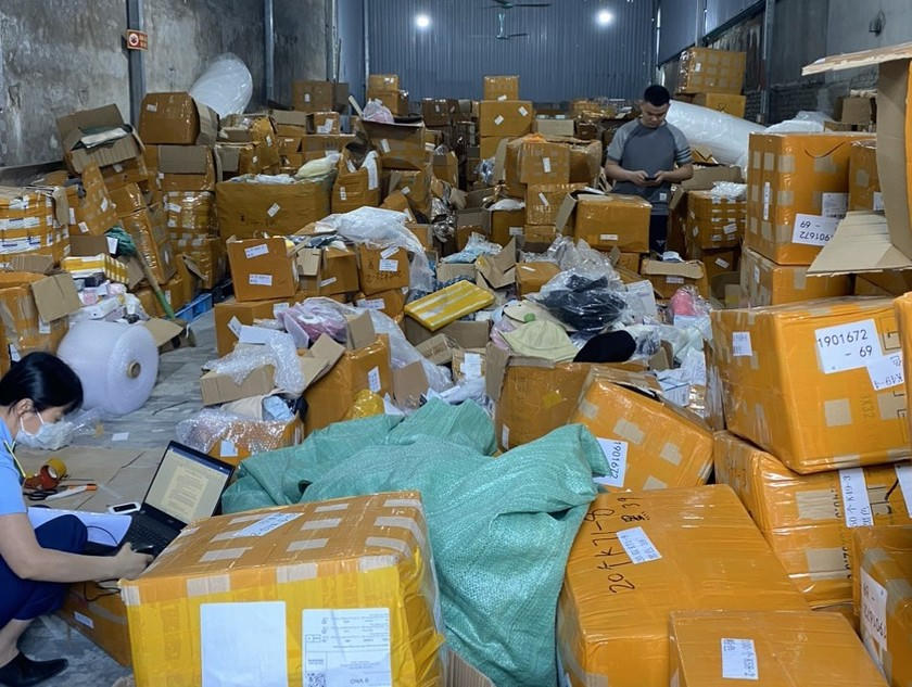 Các sản phẩm trong kho hàng hóa không có hóa đơn chứng minh nguồn gốc, xuất xứ.