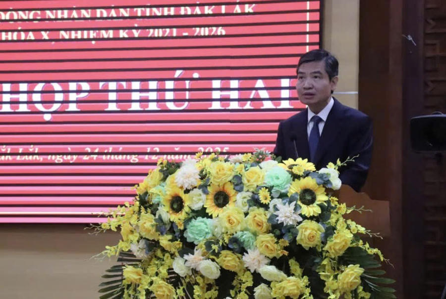 Chủ tịch UBND tỉnh Đắk Lắk Tạ Anh Tuấn phát biểu tại kỳ họp. Ảnh: Công Lý