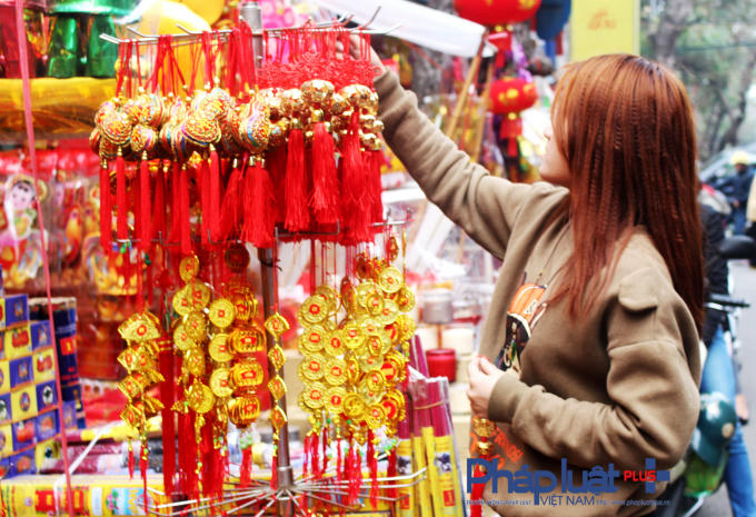 Không chỉ mua sắm, đây còn là địa điểm được nhiều bạn trẻ đến chụp ảnh ghi lạnh khoảnh khắc đẹp của mình mỗi dịp Xuân về.