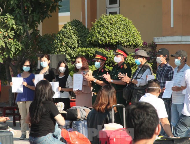 Rời nơi cách ly, cô gái Hàn Quốc nói ‘em lỡ yêu chú bộ đội mất rồi’ - ảnh 1