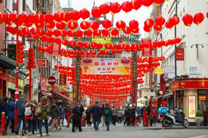 Khu phố Trung Hoa tại London có rất đông cộng đồng người Hoa sinh sống.