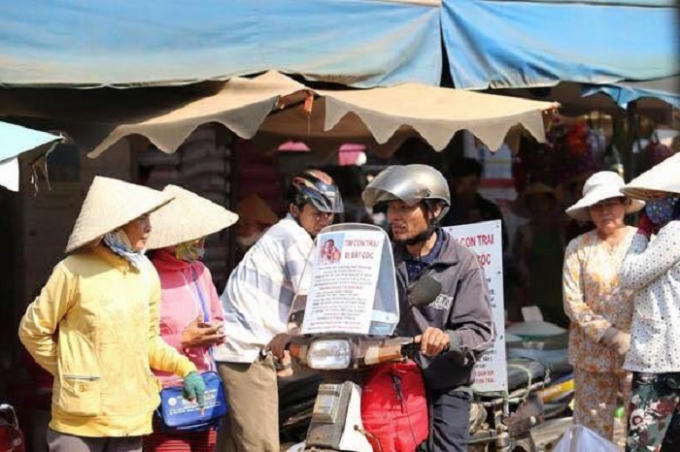 “Còn thở tôi còn đi tìm cháu, có thể không gặp được nhưng tôi không thể làm khác vì tôi là cha. Mình đi tìm cháu thì có khi lớn lên cháu sẽ đi tìm lại mình, rồi...”.