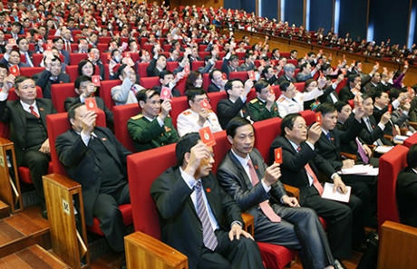 Các đại biểu biểu quyết thông qua chương trình đại hội.(Ảnh: Internet)