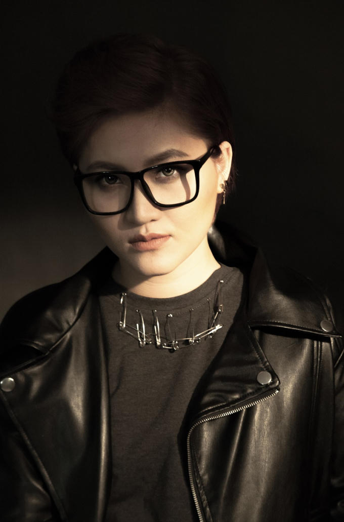 MV tưởng chừng đơn giản nhưng lại khiến cô phải thức trắng 2 đêm để quay nhiều bối cảnh.