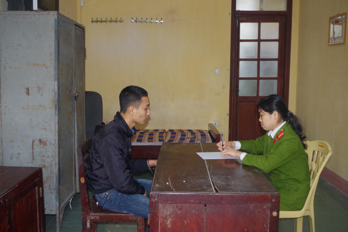 Đối tượng Tôn tại cơ quan công an. Ảnh: Công an Hà Nam.