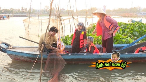 Cặp bố con Xuân Bắc và Minh Đỗ cũng không kém cạnh chút nào với mẻ cá to.