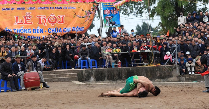 Tưng bừng hội Vật Đền - Ch&ugrave;a Chi Đ&ocirc;ng