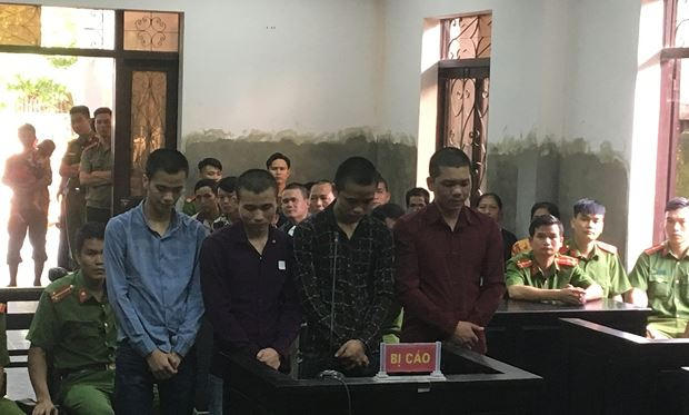 Các bị cáo nghe HĐXX tuyên án.