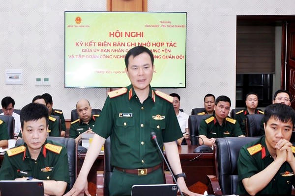 Thiếu tướng Tào Đức Thắng, Chủ tịch kiêm Tổng giám đốc Tập đoàn Công nghiệp - Viễn thông quân đội, phát biểu tại hội nghị.