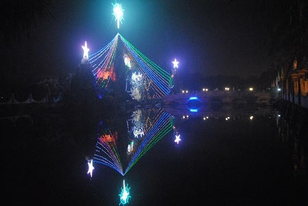 Lung linh sắc màu Giáng sinh (Ảnh: Duy Ngợi).