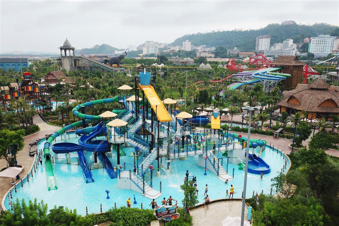 Công viên nước Typhoon – Sun World Halong Complex.
