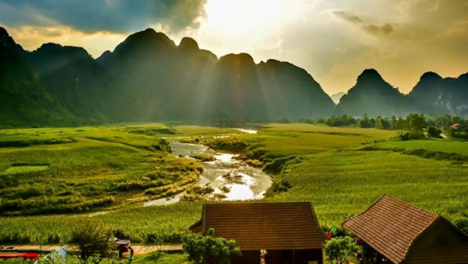 Phong cảnh như tranh vẽ của khu vực hệ thống hang động Tú Làn