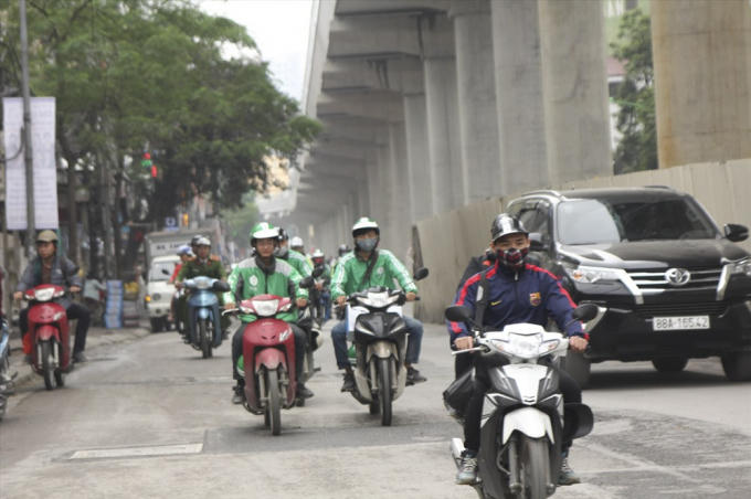 Hiện nay, các đơn vị đã tiến hành tháo dỡ, thu hẹp tất cả các rào chắn công trình dọc tuyến đường sắt đô thị Nhổn – ga Hà Nội từ đường 32 – Hồ Tùng Mậu – Xuân Thủy – Cầu Giấy. Giao thông qua khu vực này đã trở nên thông thoáng hơn nhiều.