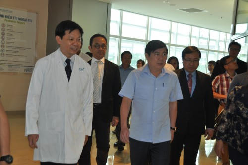 Lãnh đạo TP HCM tham quan, trao đổi với đại diện khu Y tế Kỹ thuật cao Hoa Lâm - Shangri-La