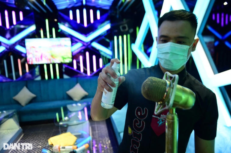 Nhiều điểm kinh doanh dịch vụ karaoke ở Hà Nội đã phải đóng cửa vì không gánh nổi tiền thuê địa điểm (Ảnh minh họa).
