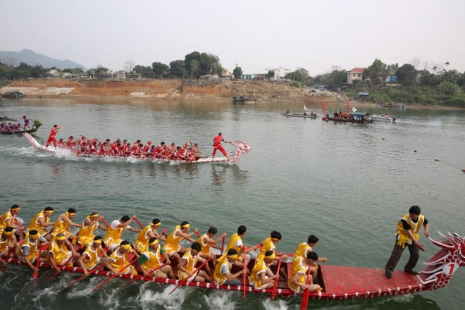 Kết quả sẽ được tính khi đuôi thuyền vượt qua vạch dây phao.