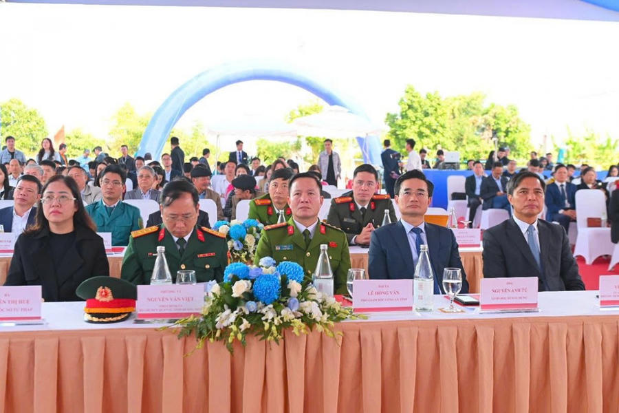 Lãnh đạo tỉnh Quảng Ninh dự lễ khởi công dự án khu đô thị phức hợp Hạ Long Xanh, tại phường Hà An, tỉnh Quảng Ninh.