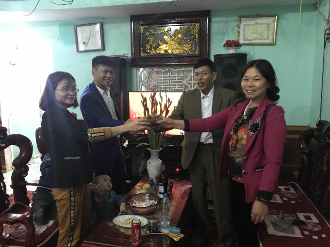 Sau khi lấy lửa đem về nhà là thời khắc gia đình quây quần bên nhau.